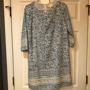 Super cute shift dress mid length sleeve.